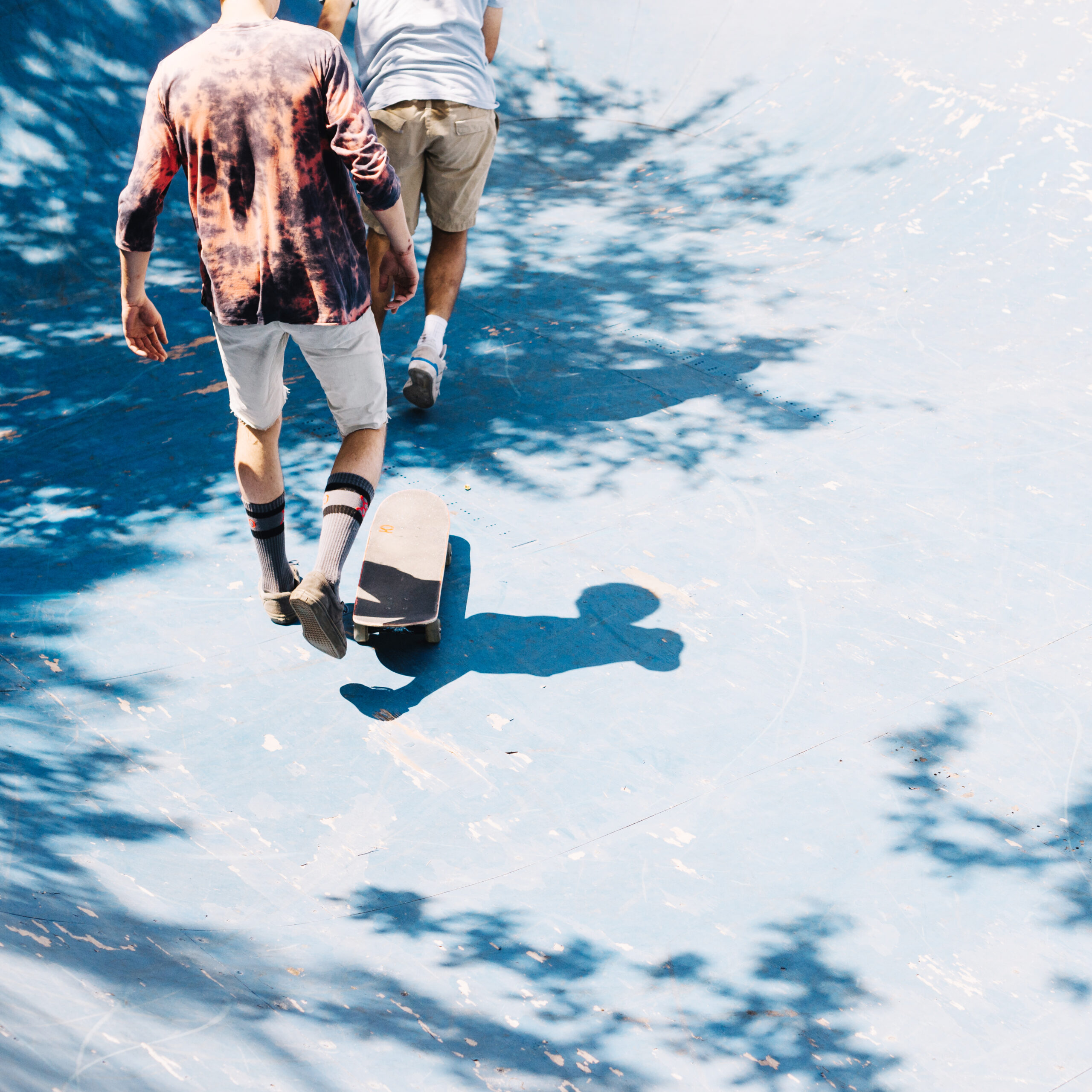 patinadores-andando-na-rampa